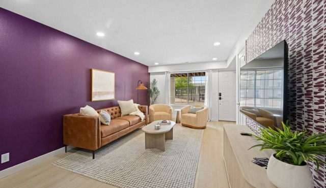 Walk to the Wildcats | 4BR Game Day HQ | Sleeps 8