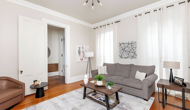 Walkable, Modern! Old Louisville Victorian w/Yard