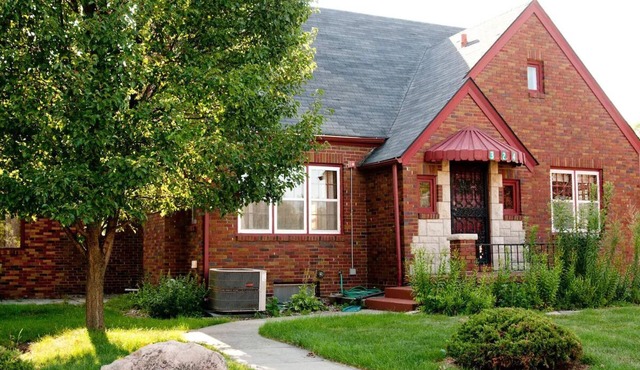 Walnut Row, Walk to Valley Junction, Sleeps 10+