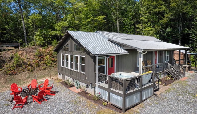 Wanderlust Ridge - Incredible Views and a Hot Tub!