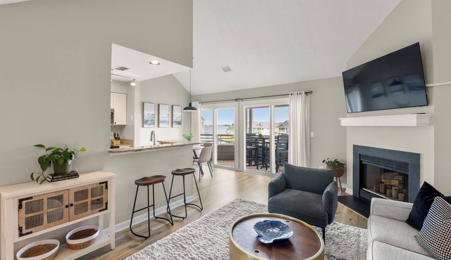 Waterfront Penthouse Condo | Resort Amenities
