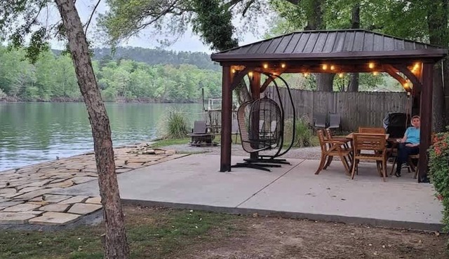 Waterfront Retreat in Hot Springs