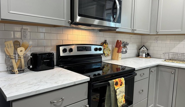 Welcome To Cozy Living! Peaceful & Simple 7 mins to NC Wesleyan 15min to R.Mount
