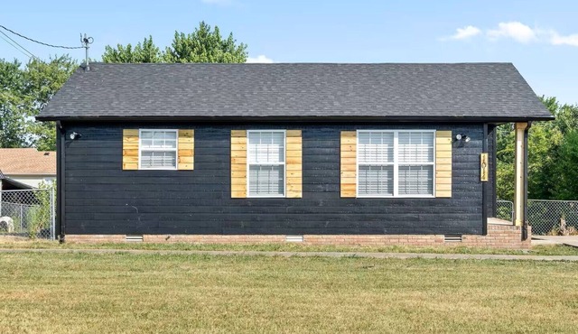 Welcome to The Honeycomb - Stylish 2 BR near Ft. Campbell & Oak Grove Casino
