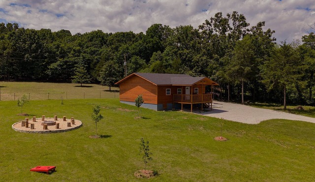 Whispering Pines Lodge. Close to Eureka Springs, 5 min.to Eagle Rock Marina/TRL.