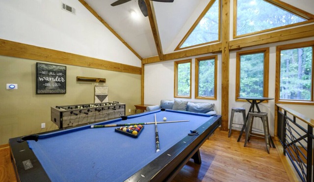 Wild Horse Lodge · Sleeps 25: Theatre, EV Charger & Secluded Retreat