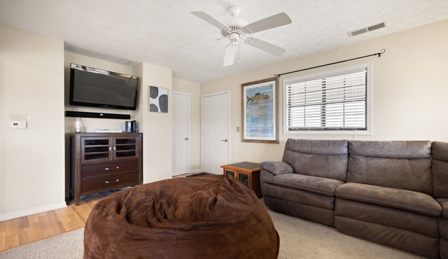 WOODSON BEND RESORT 7-TEE'S. 2 BEDROOM AND 2 BATH. CLOSE TO POOL