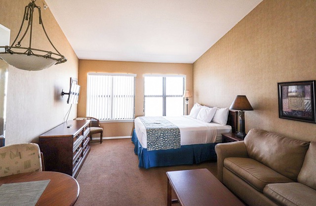 3 -BD Lakeview Suite - 3LO