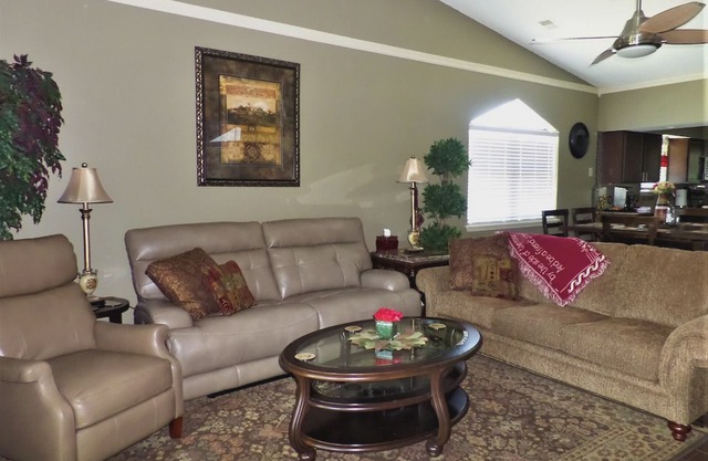 Amazing Remodeled Luxury Condo-Heart of Branson-Indoor Pool-Large & Affordable
