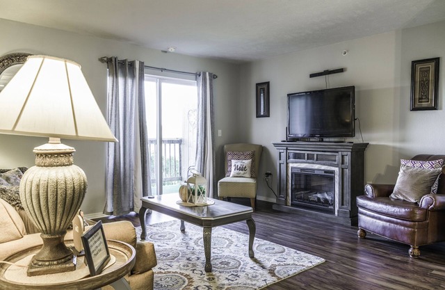 🌺Beautiful 3 BR with View🎡 Near the Strip, Pool🏊 (VIN2954-5)