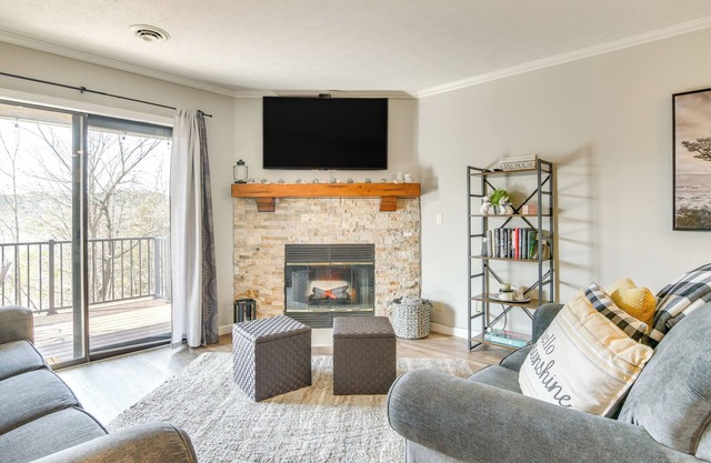 Branson Family Condo: Golf, Relax & Swim!