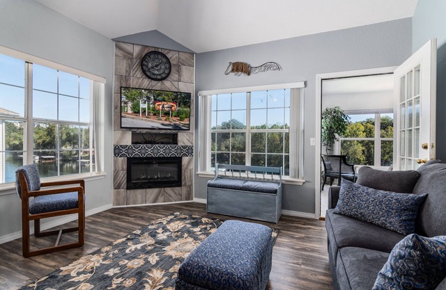 Captivating 3 bedroom 3 bath lakefront penthouse.