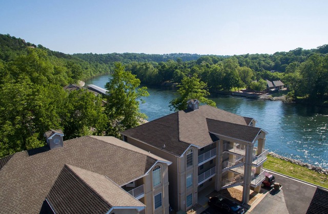 Fort Taneycomo - Updated 2 bed/2 bath condo located at Fall Creek Resort!