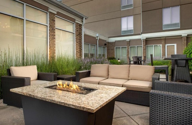 Hilton Garden Inn Knoxville Bluff 