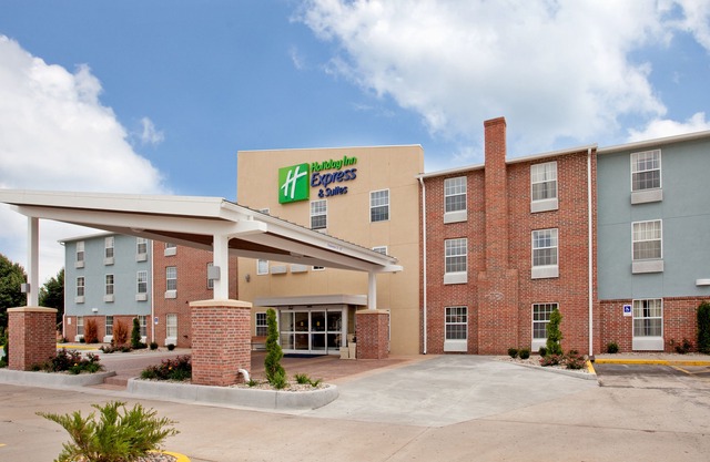 Holiday Inn Express Hotel & Suites North Kansas City, an Ihg Hotel