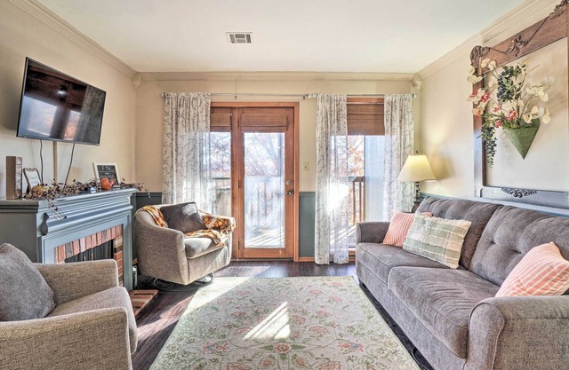 ‘Lake Cottage’ Condo Near Family Fun & Outdoor Rec