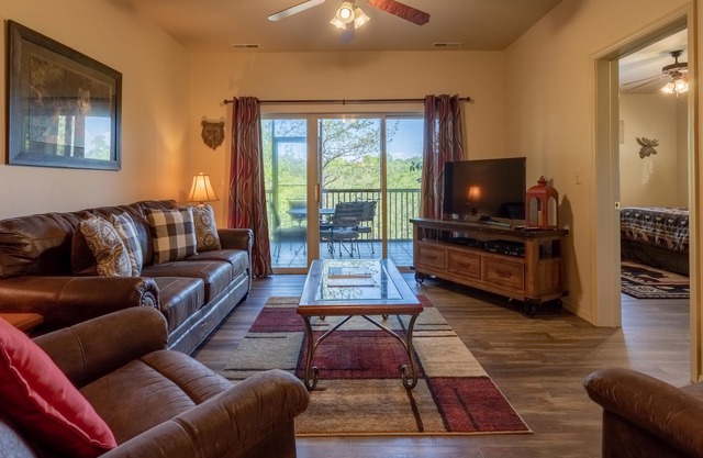 Near Silver Dollar City- 3 Bedroom, 3 Bath Golf Condo at Stonebridge Resort!
