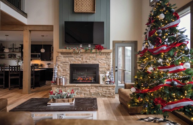 New! Gorgeous Lakefront Luxury Home with 2 Pools/Amenities Never Have to Leave the Resort!