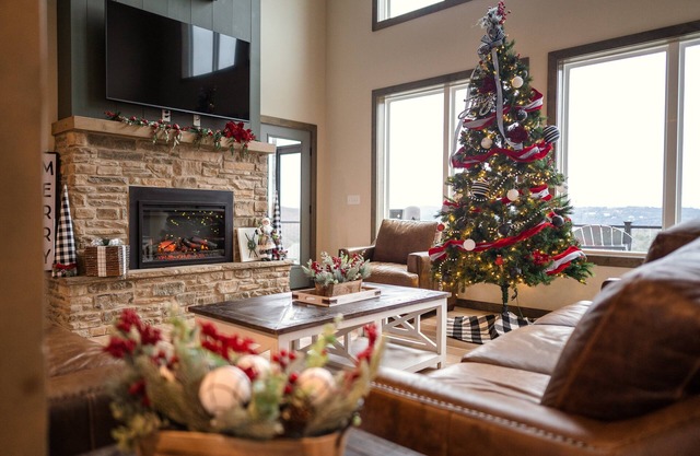 NEW! Luxury Lakefront Private Lodge Resort Pools Workout Gym Over 30 FREE amenities!
