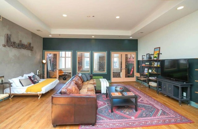 Penthouse Above Music & Bars