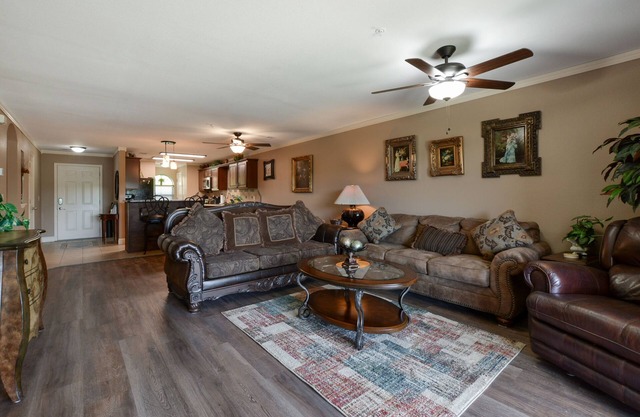 Relaxing & Quiet - Indoor Pool -Only 1 Mile to the Branson Strip