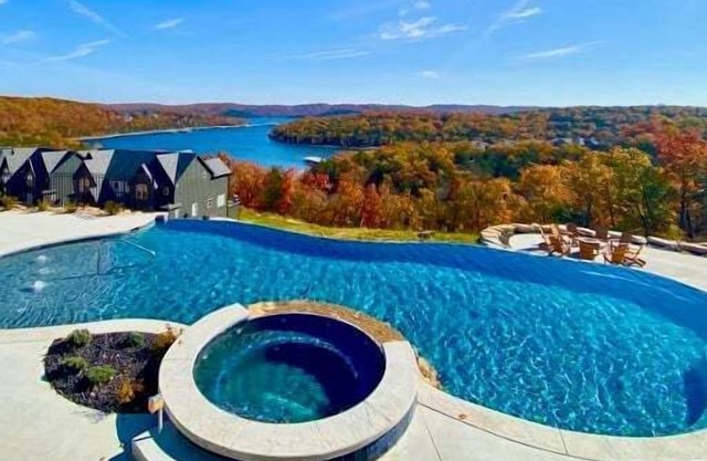 Serenity Shores Resort Lakefront Private Home Pools, Dock and Free Amenities