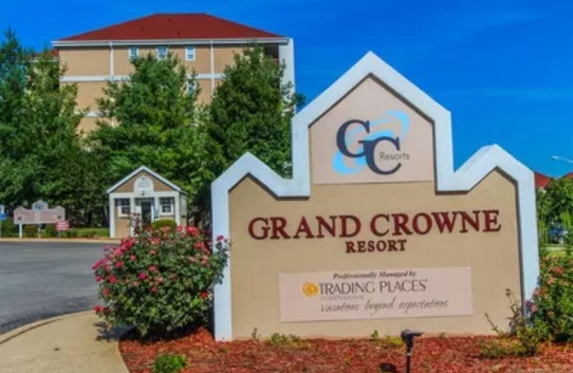Spacious 3 BR Suite adjacent Thousand Hills Golf near Theater Strip (center)
