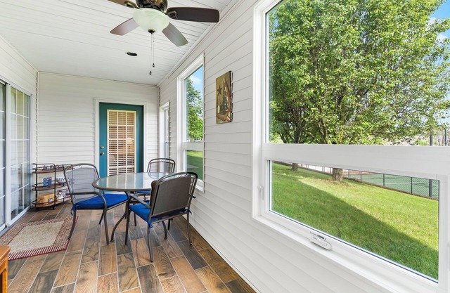 Spacious 4 Bedroom, 4 Bathroom Golf Condo with Jetted Tub & Sunroom-Golf & Ticket Discounts