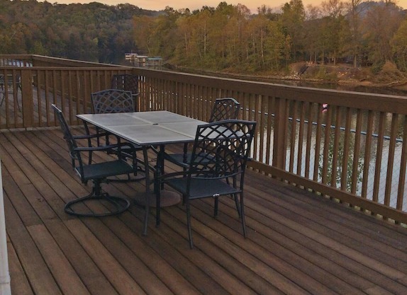 Stunning Walk In Two Bedroom/Two Bath Luxurious Lakefront Condo