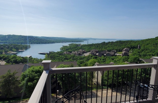 Treehouse Condos - Branson