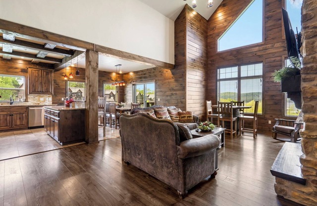 WaterMill Cove Resort Luxury Lakefront Villa L-By Silver Dollar City-Theatre Room-POOL-Lazy River