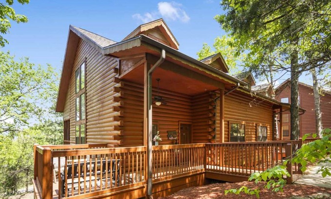 Branson Theater District Cabin | 116 m² Cabin ∙ 2 bedrooms ∙ 6 guests