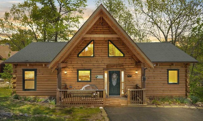 Branson Cedars Cabin | 118 m² Cabin ∙ 3 bedrooms ∙ 8 guests