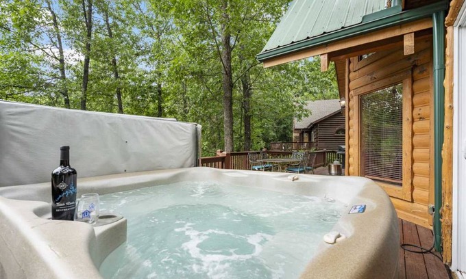 Branson Cedars Cabin | 119 m² Cabin ∙ 2 bedrooms ∙ 6 guests