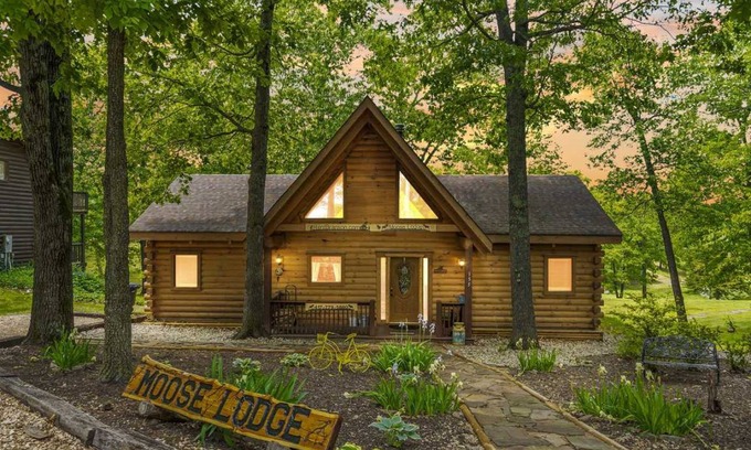 Branson Cedars Cabin | 119 m² Cabin ∙ 2 bedrooms ∙ 6 guests