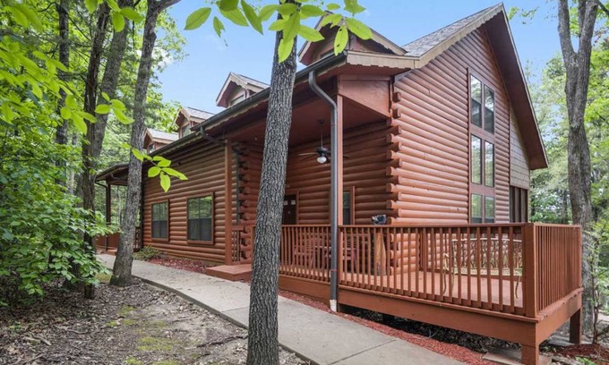 Branson Theater District Cabin | 132 m² Cabin ∙ 3 bedrooms ∙ 8 guests