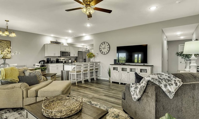 Branson West Condo | 143 m² Condo ∙ 3 bedrooms ∙ 10 guests