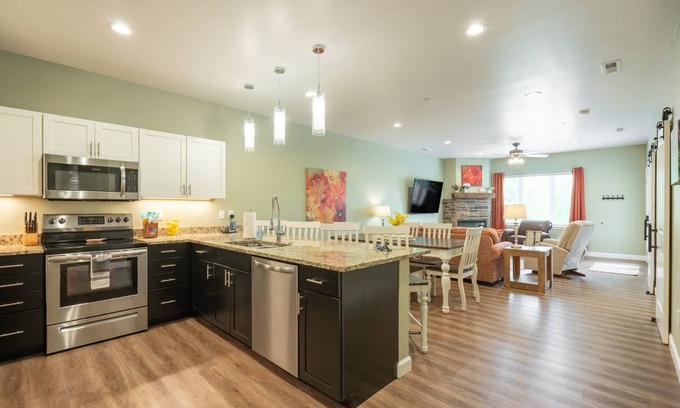 Branson Condo | 163 m² Condo ∙ 3 bedrooms ∙ 13 guests