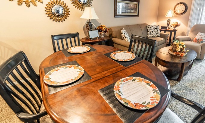 Branson Condo | 2 Bedroom, 2 Bathroom Walk-in Golf Condo with Sunroom - Lock-off Connecting Units