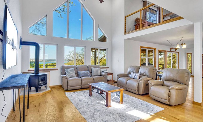 Blue Eye House | 228 m² House ∙ 3 bedrooms ∙ 14 guests