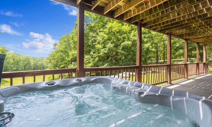 Branson Cedars Cabin | 254 m² Cabin ∙ 5 bedrooms ∙ 16 guests