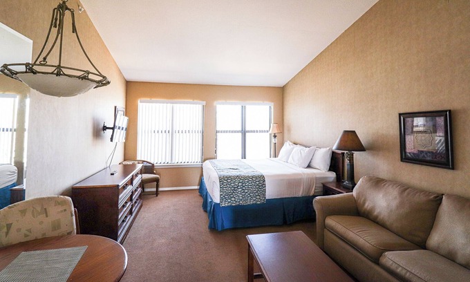 Kimberling City Condo | 3 -BD Lakeview Suite - 3LO