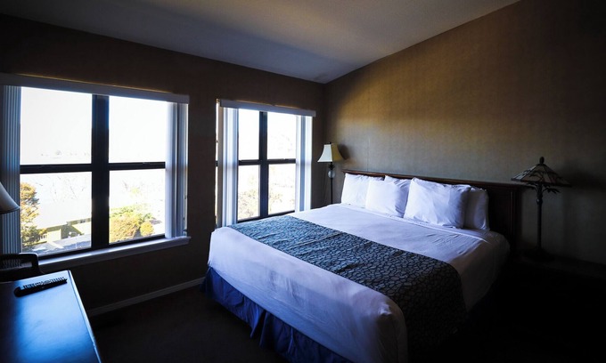 Kimberling City Condo | 3 -BD Lakeview Suite - 3LO - 02