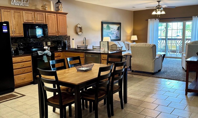 Hollister Condo | 3 BR, 2 Bath Condo on the Shores of Table Rock Lake with Dock Access