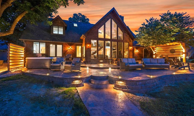 Hollister House | 390 m² House ∙ 5 bedrooms ∙ 16 guests
