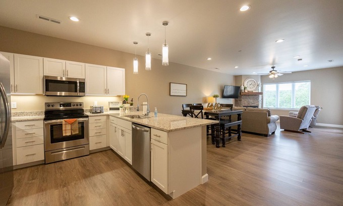 Branson Condo | 3BR/3BA Walk-in ~ Close to 76 Strip ~ Resort Amenities ~ FREE TICKETS INCLUDED! (FH-G203)