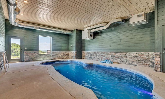 Table Rock Cabin | 753 m² Lodge ∙ 12 bedrooms ∙ 46 guests