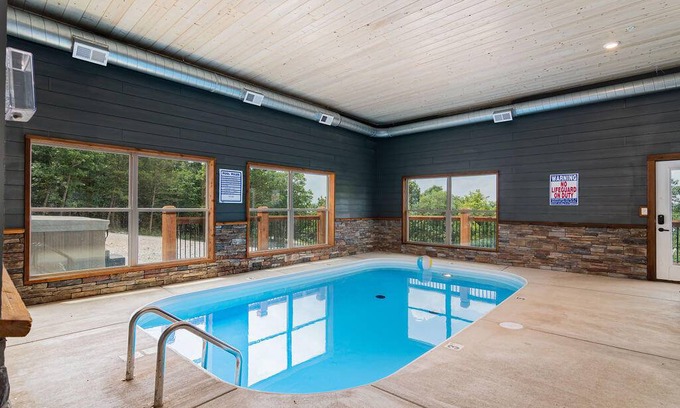Table Rock Cabin | 753 m² Lodge ∙ 12 bedrooms ∙ 50 guests