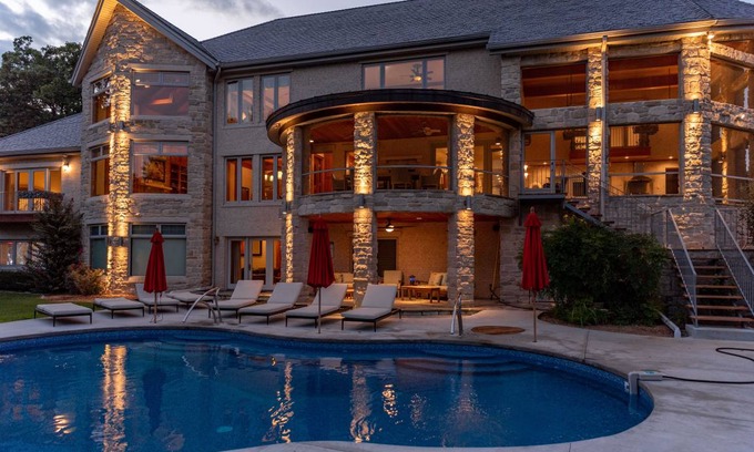 Blue Eye House | 808 m² House ∙ 9 bedrooms ∙ 25 guests