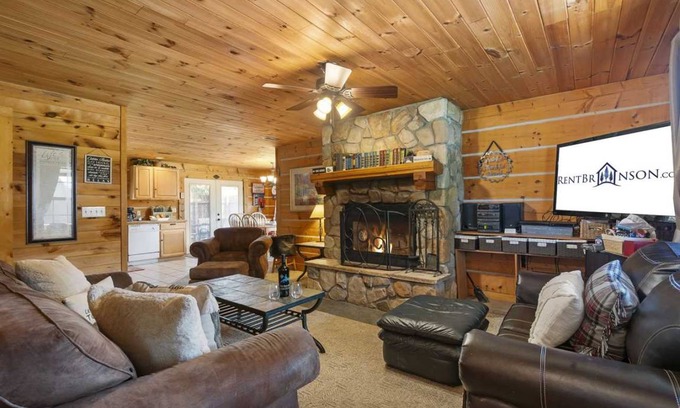Big Cedars Cabin | 98 m² Cabin ∙ 2 bedrooms ∙ 6 guests